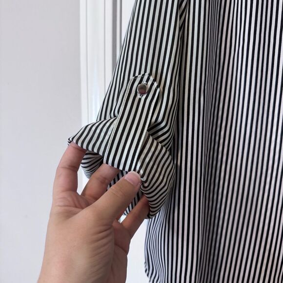 Chico’s Women’s Striped Lace Up Roll Tab Sleeve Asymmetrical Hem Tunic Size L/2 - Picture 6 of 10